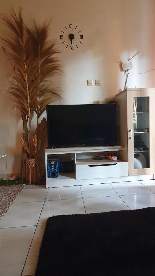 Willa House In Bekasi Timur Zewnętrze zdjęcie